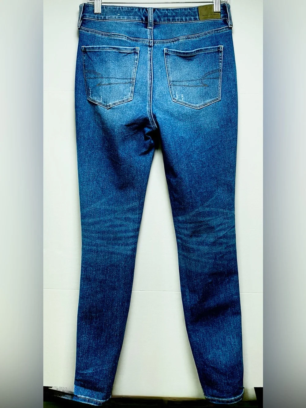 AMERICAN EAGLE OUTFITTERS-Size 6-Women’s Blue Distressed HI-Rise Jeggings